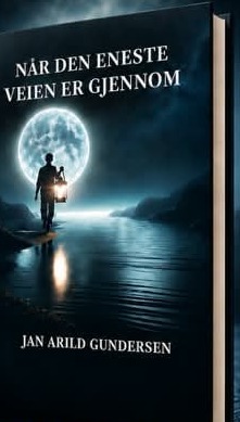 Book cover of Når den eneste veien er gjennom by Jan Arild Gundersen — a figure with a lantern walking toward a moonlit river